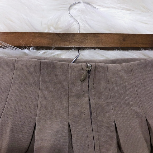 $10 CLEARANCE! H&M Taupe Circle A Line Pleat Midi Skirt - Picture 6 of 9